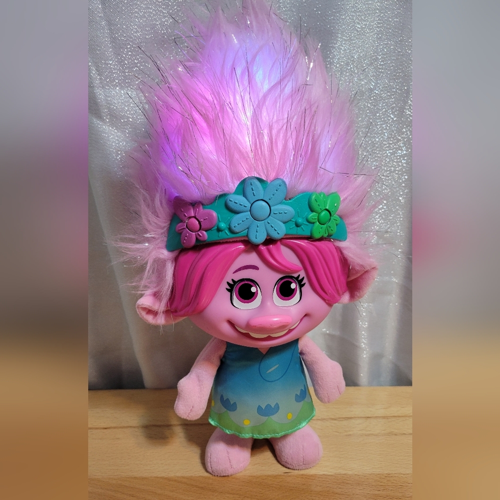 2020 DreamWorks Trolls World Tour Color Poppin' Poppy Toy Sounds Lights Works